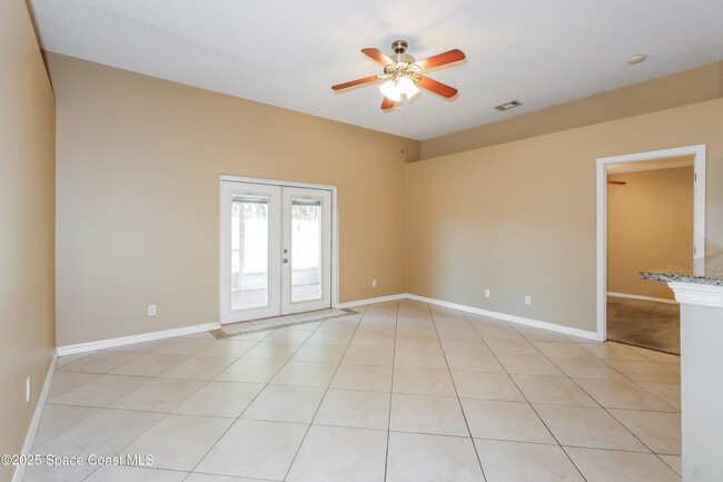 Photo - 821 Honeysuckle Dr