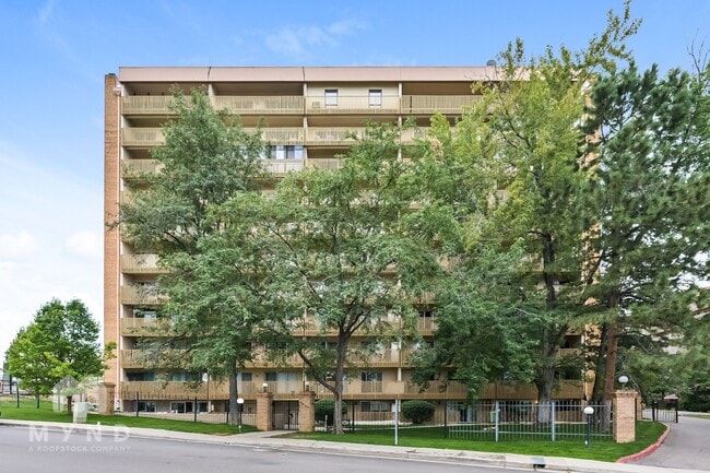 Photo - 8060 E Girard Ave Unidad 420