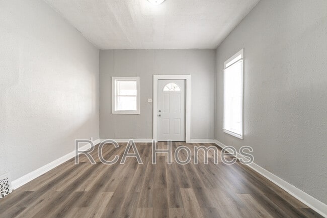 Photo - 2427 N Kenwood Ave