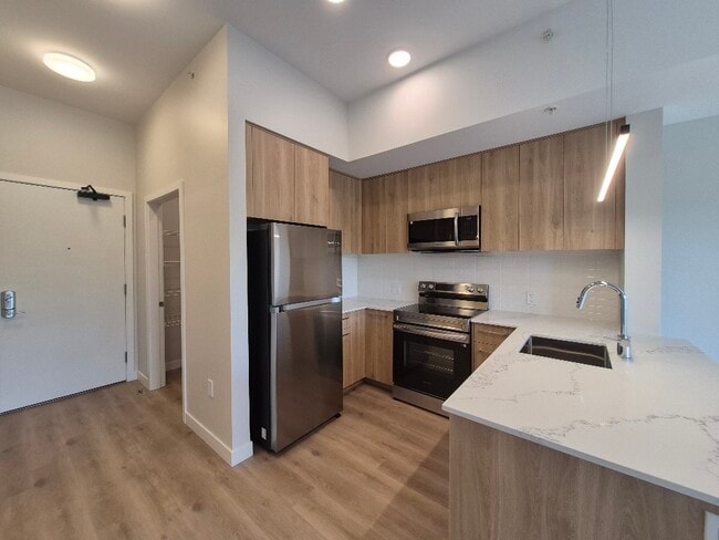 Building Photo - 416 Royal Ave Unit 101