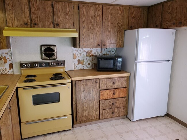 Photo - 1136 N Main St