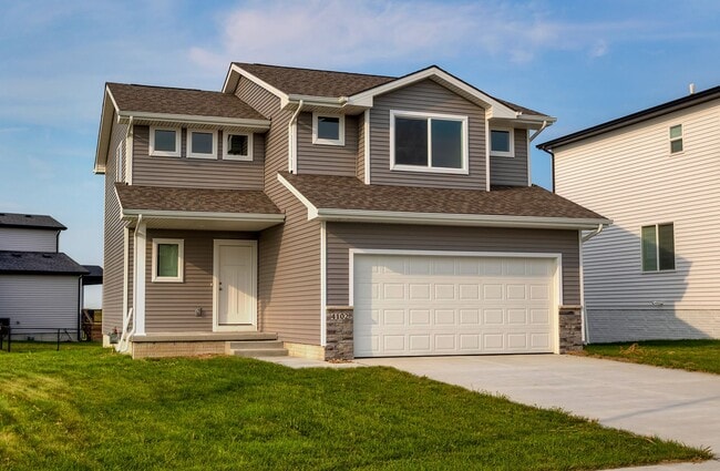 Photo - Prime Living: A Spacious Haven with Fenced Backyard in Ankeny
