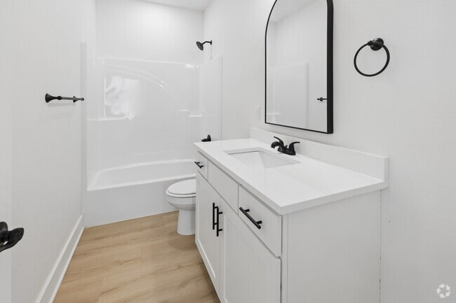 4BR, 4BA - 1,950SF - Primary Bathroom