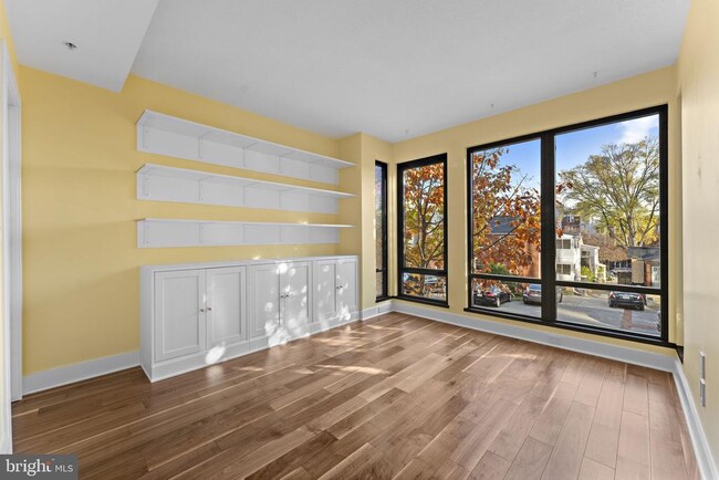 Photo - 1536 N Scott St