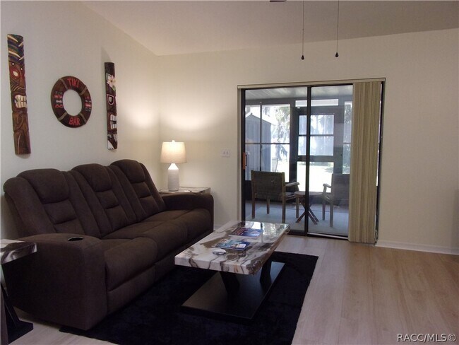 Photo - 876 Pritchard Island Rd