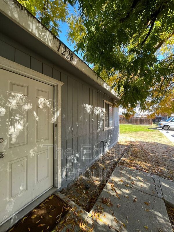 Photo - 1228 Jones St