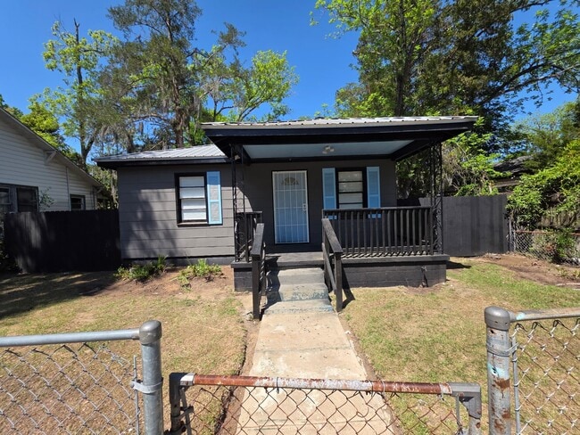 Photo - 206 W 60th St