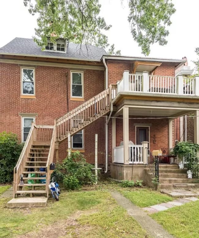 417 W Walnut St