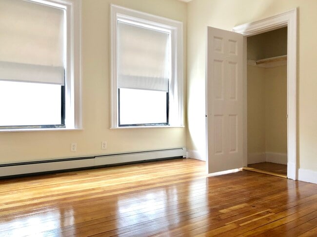 869 Beacon St Unidad 3