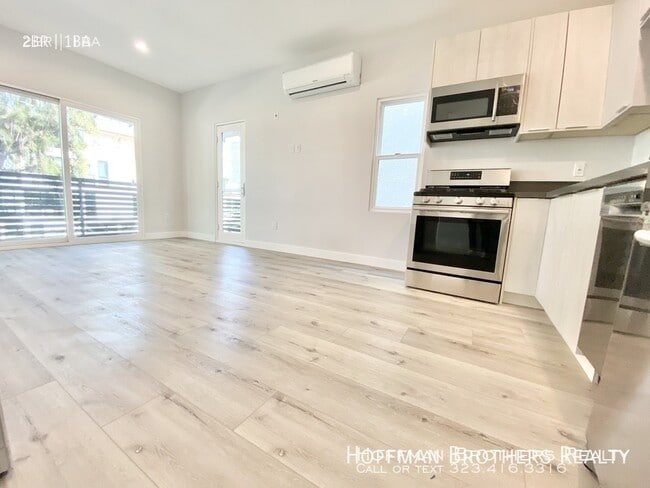 Photo - 141 N Swall Dr Unidad 5