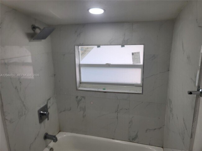 Photo - 512 NW 96th St Unidad B