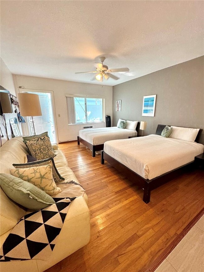 Photo - 401 Collins Ave Unit 10