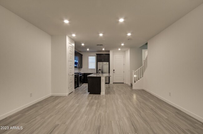 Photo - 1087 E Chapman Dr