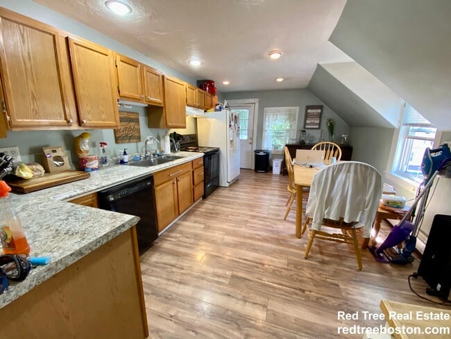 Photo - 335 Baker St Townhome