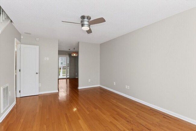 Photo - 2BD/2.5BA Townhome in Raintree!