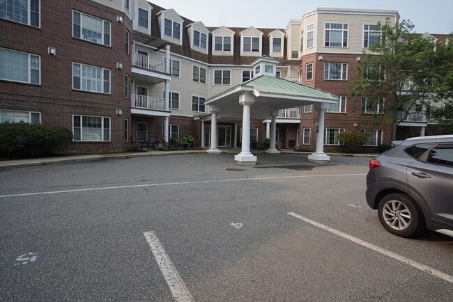 Building Photo - 295 Salem St Unit 23 Rental