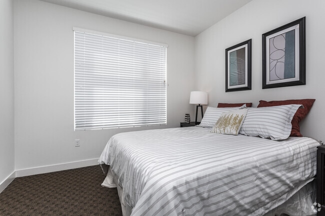 2BR, 2BA - 1041 SF - #316