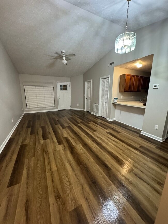 Photo - 1008 Preston St Unit A