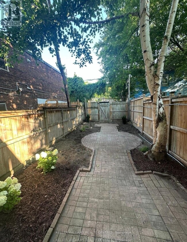 Photo - 212 Gerrard St E Unité 1