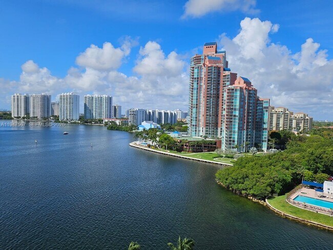 Building Photo - 3530 Mystic Pointe Dr Unit 1202