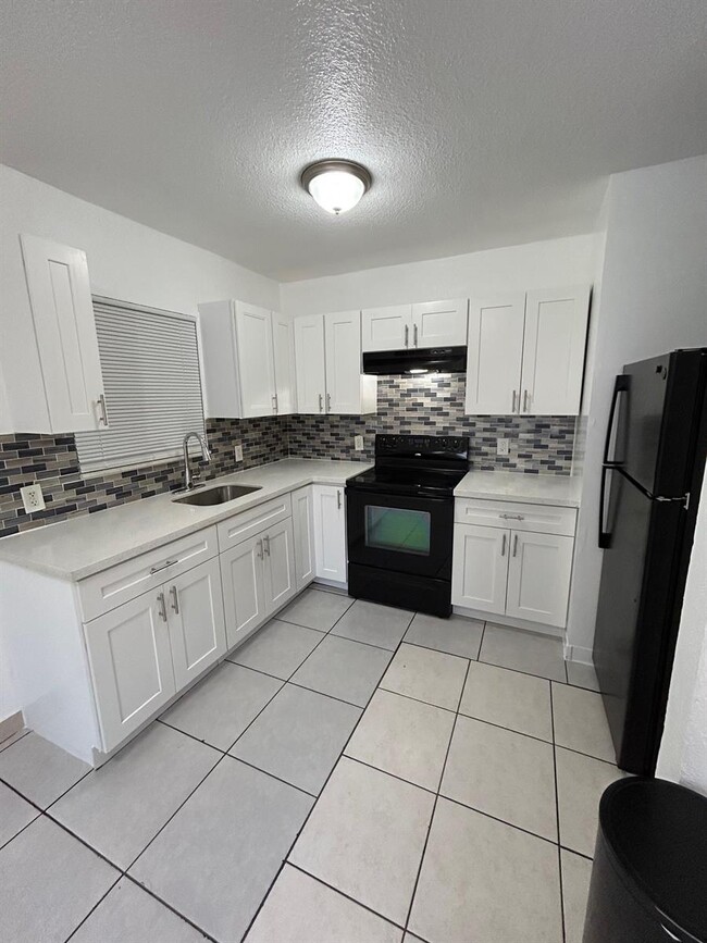 Building Photo - 1301 NW 7th St Rental