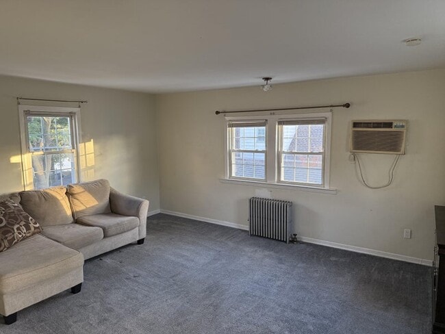 Building Photo - 114 Pilgrim Pl Unit 2