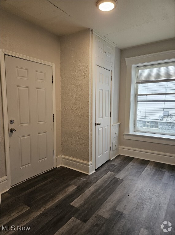 Building Photo - 475 Crouse St Rental
