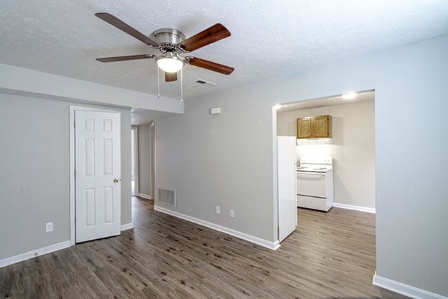 Building Photo - 8508 Standing Oak Dr Unit 1