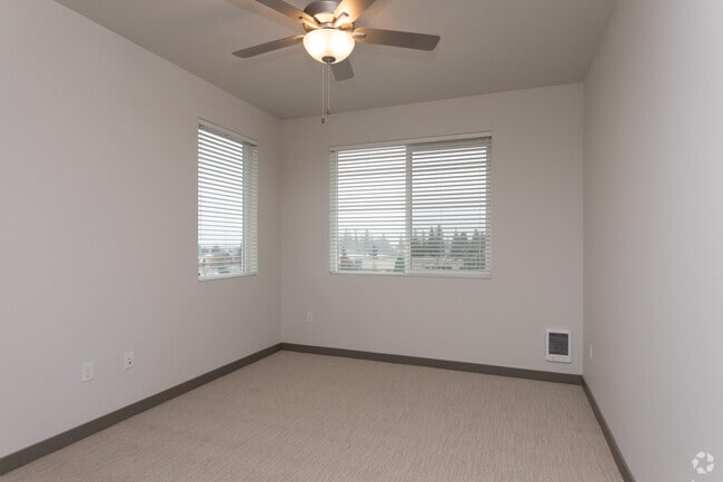2BR, 2BA - 987SF