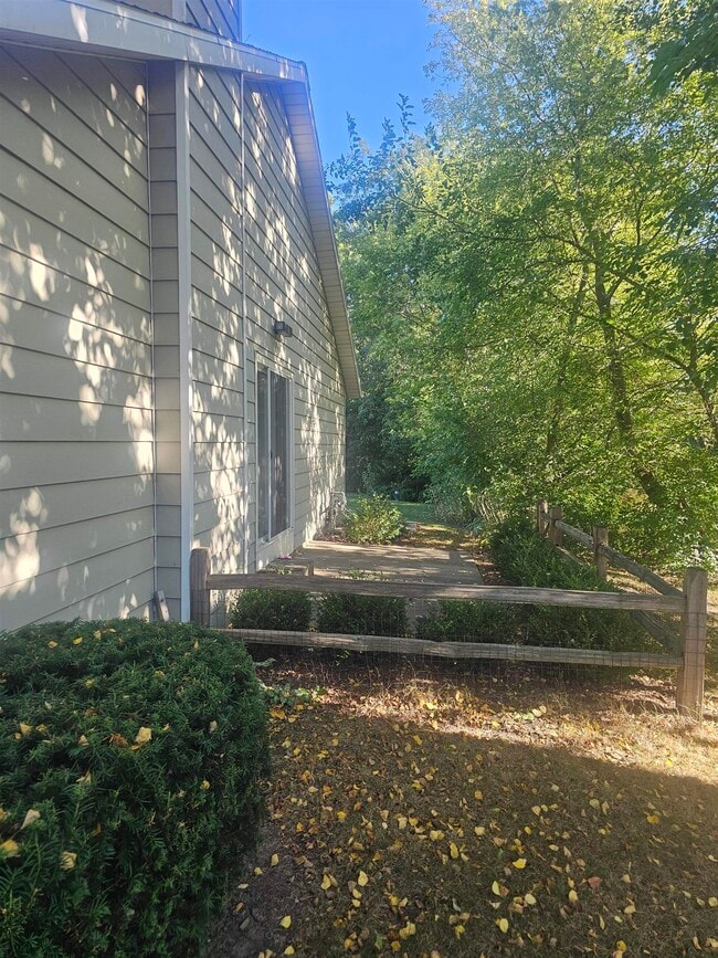 Photo - 2674 Norwich St