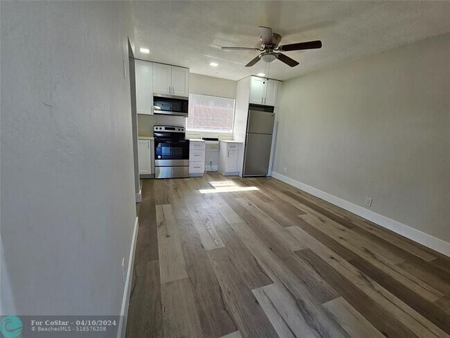 Photo - 421 NW 35th Ct