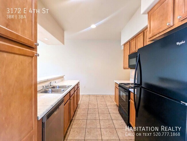 Photo - 3172 E 4th St