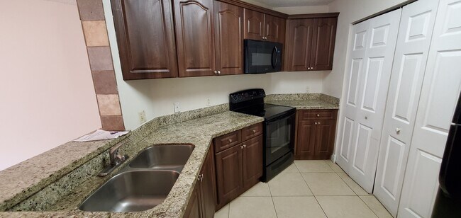 Photo - 6272 NW 186th St Unidad 108