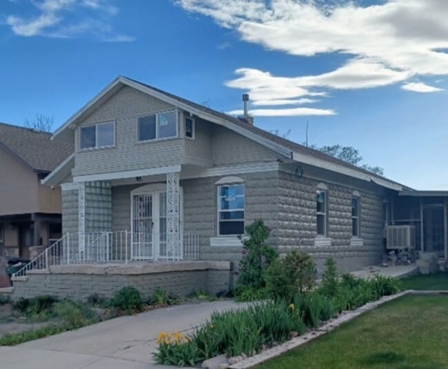 Building Photo - 263 N 1st W St Unit 263 N 100 W Rental