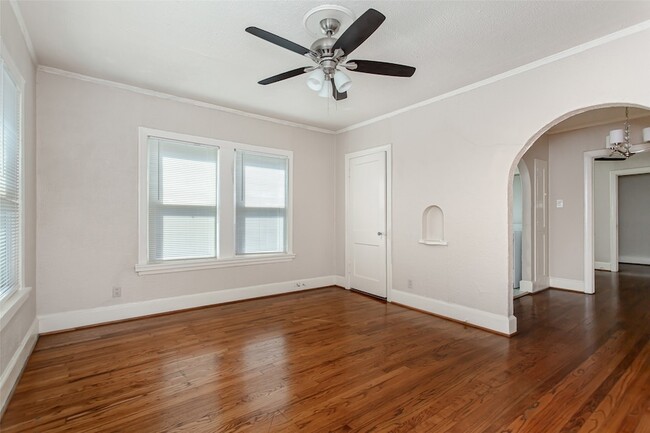 Photo - 5900 Oram St Unit 2