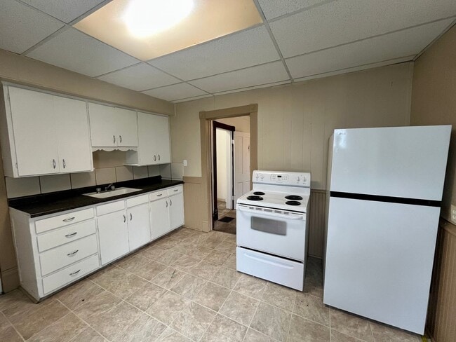 Building Photo - 1202 Prospect Ave Unit Upper Rental