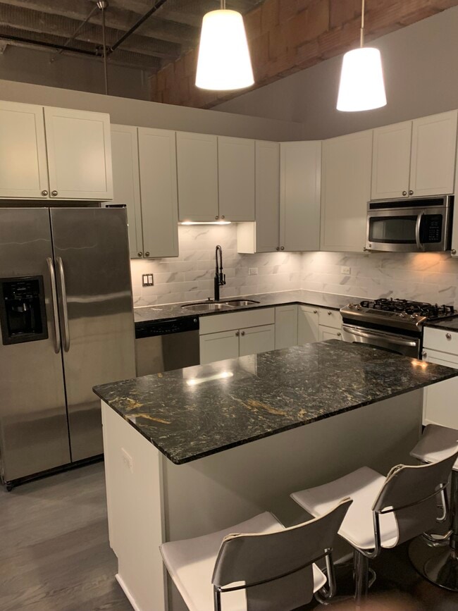 Kitchen - 2545 S Dearborn St Unit Opera Lofts #405