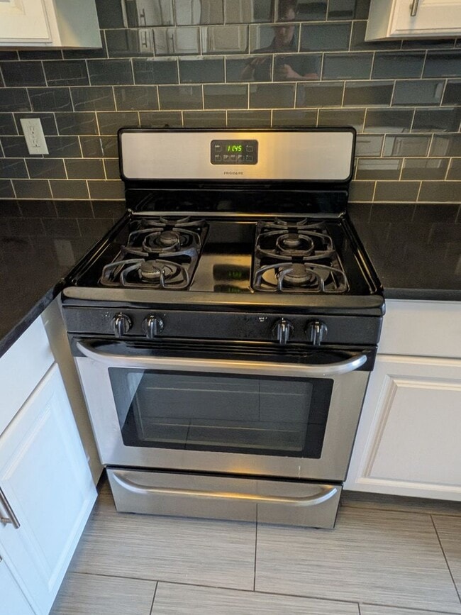 Photo - Spacious 1-bedroom apartment in a excellent location