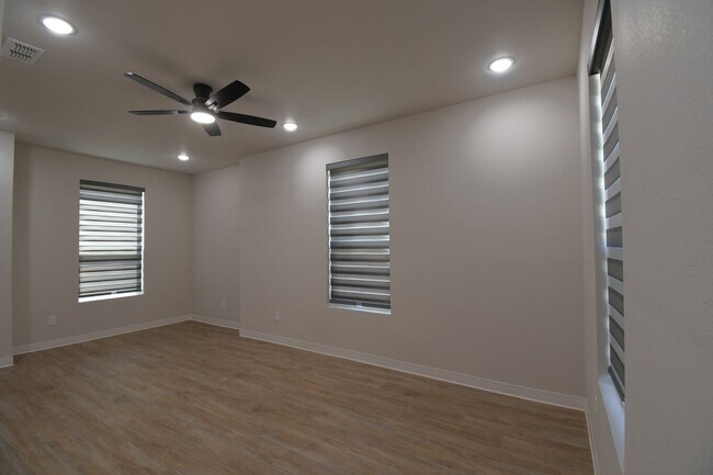 Photo - 1158 E Earle St