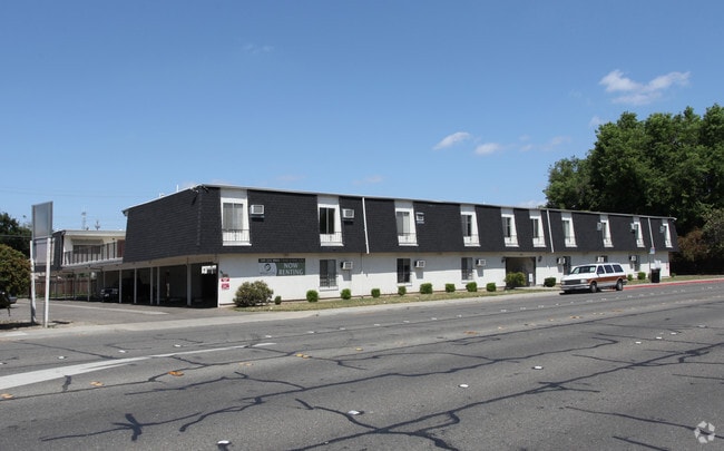 Cedarwood Apartments