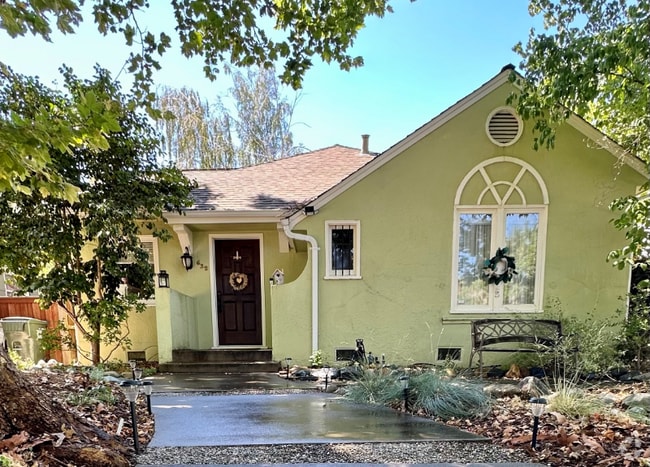 Building Photo - 632 36th St Rental