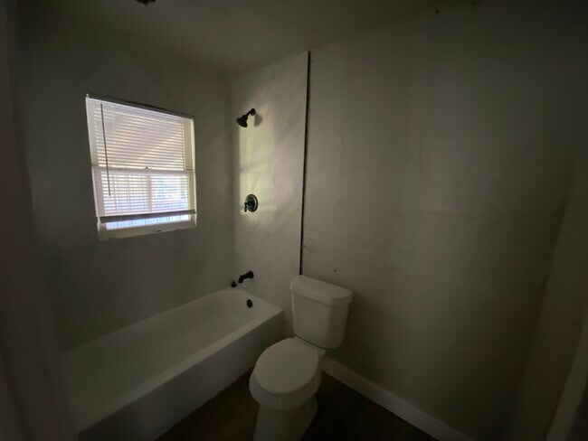 Photo - 611 W Cherry St