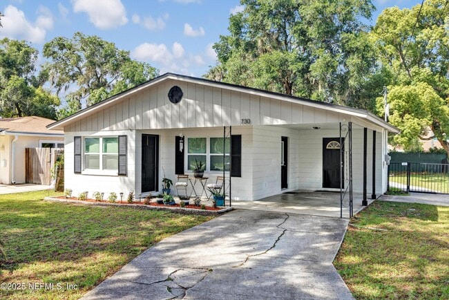 Photo - 730 Pine Ave Casa