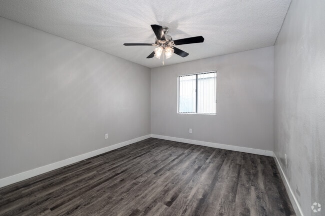 1BR, 1BA - 686SF - Bedroom