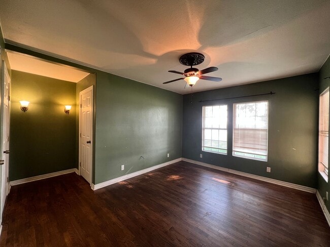 Photo - 850 N Harbin Dr