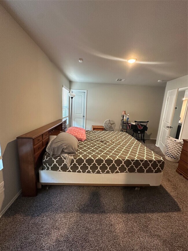 Building Photo - 411 Armstrong St