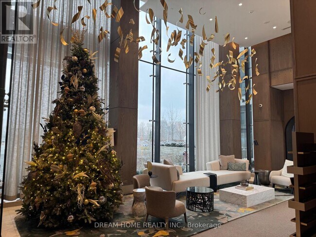 Photo - 30 Inn On The Pk Dr Unit 812