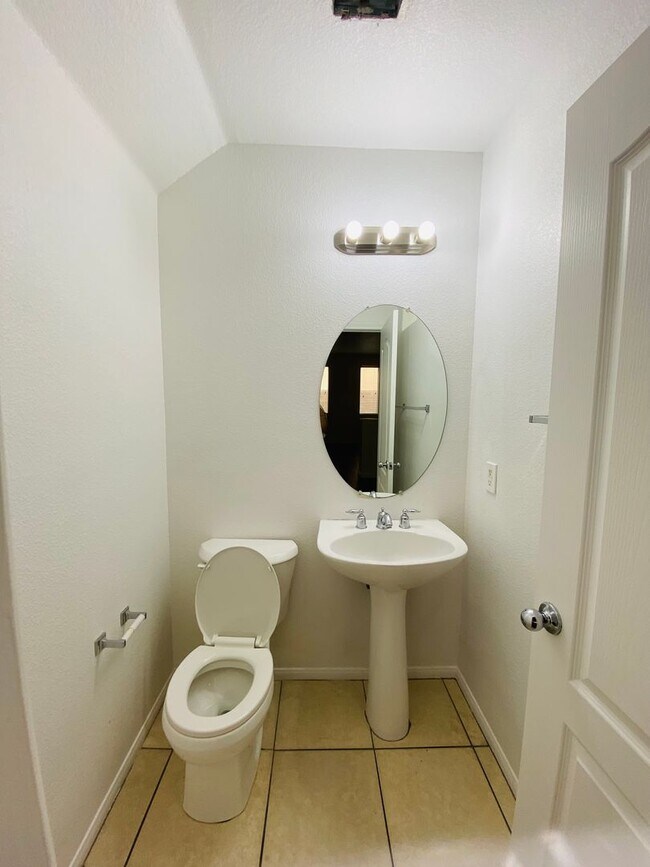 Photo - SPACIOUS OPEN FLOOR PLAN HOME WITH 2460 SQFT, LOCATED AT DECATUR AND BLUE DIAMOND. LAMINATED HARD...