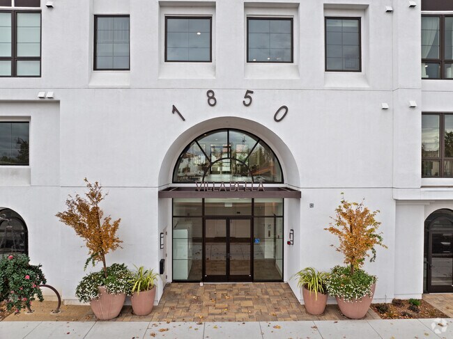 Entrada principal - Villa Bella