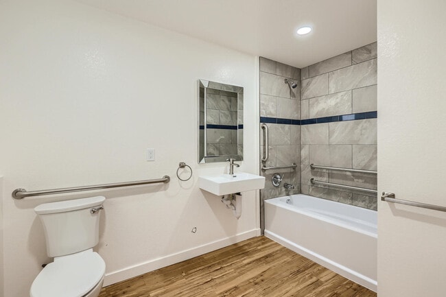 Photo - Carr St Flats